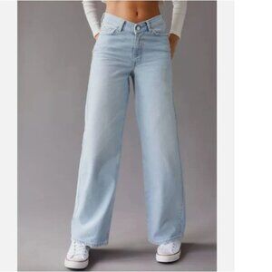 BDG Urban Outfitters Dipped V Flare Jeans Light Wash, Distressed, Size 27